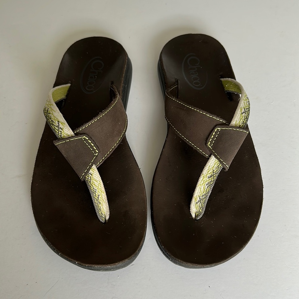 Chaco Women’s Thong Sandals Size 8